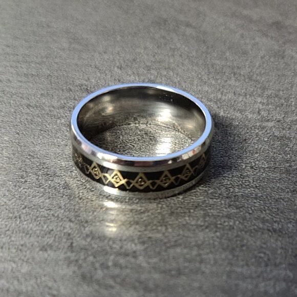 Masonic Compass Ring Engraved Personalized Black Gold Band - Freemason Ring - Picture 4 of 4